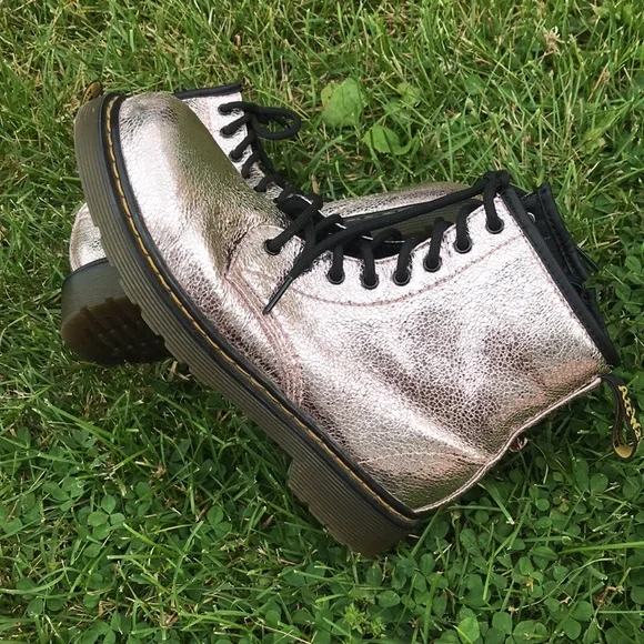 Dr. Martens Crinkle Metallic Lace Up Boots Size 5 Girls in Pink Disco Crinkle - Picture 6 of 11